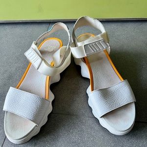 Sorel Wedgie Sandals Sz10
